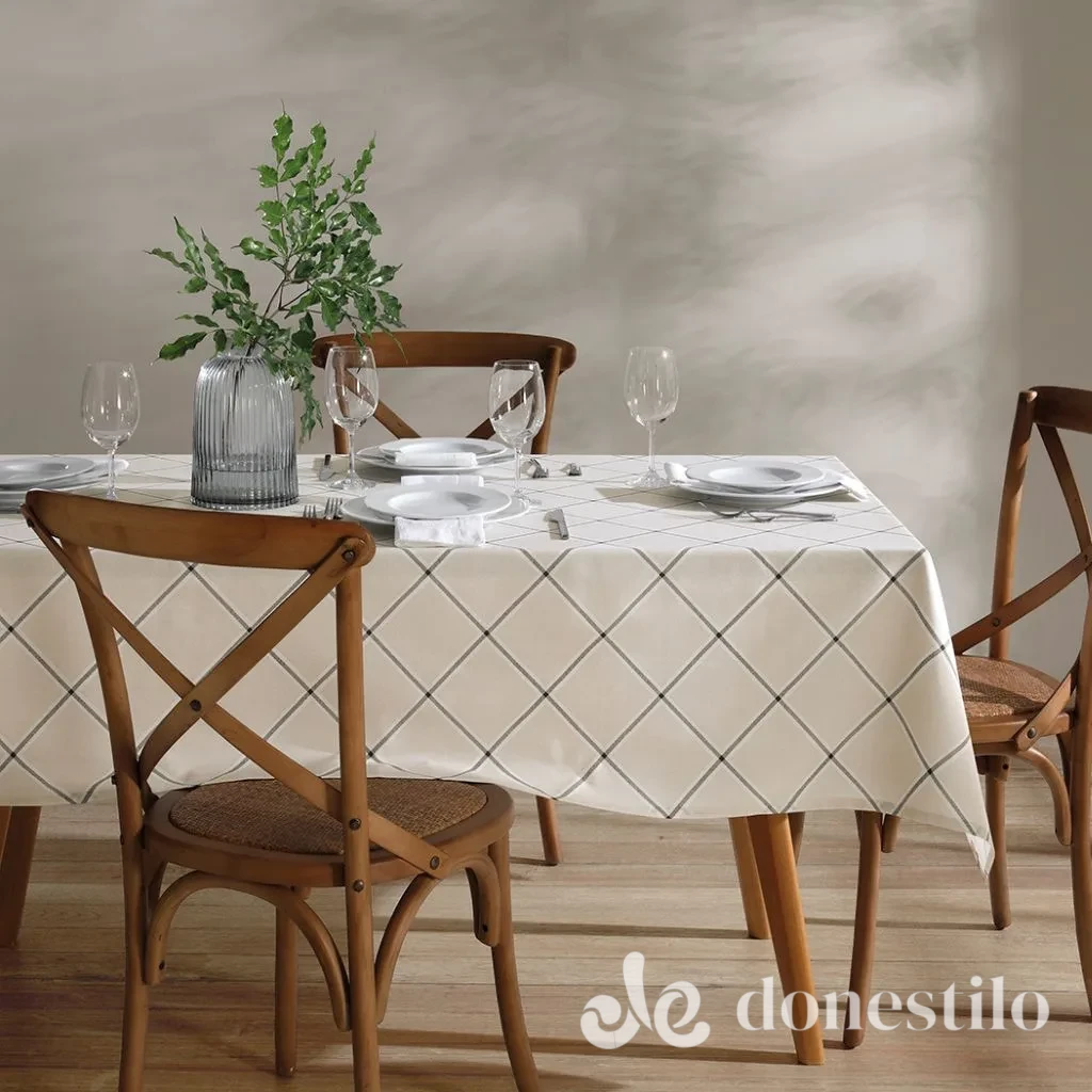 Toalha de Mesa Retangular Athenas Ieda 1,40x2,10 m Döhler